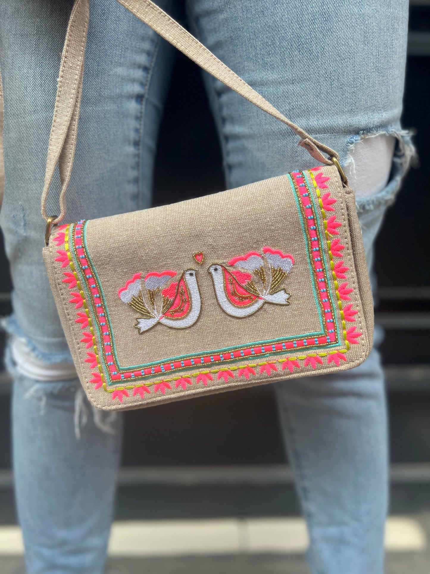 CARINA BEIGE SLING BAG
