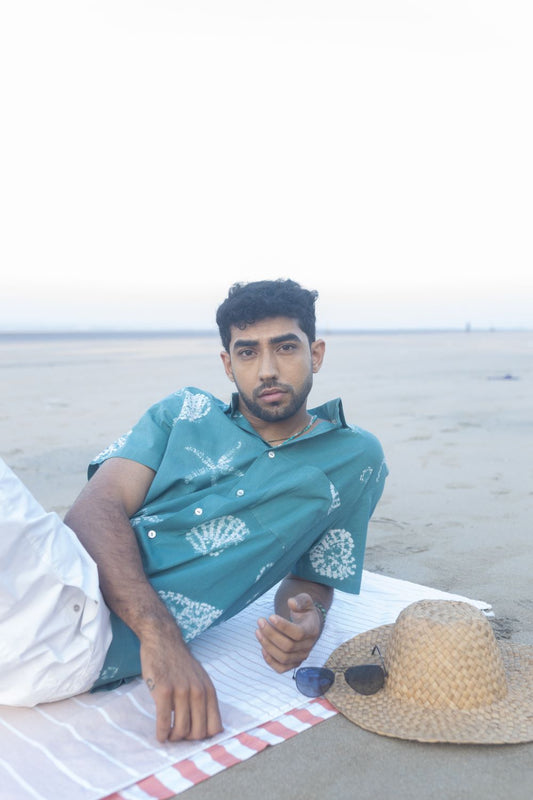 Summer beach shirt for men
Ocean print shirt
Resort wear
Holiday blouse
Breathable fabric
Holiday outfit
Summer getaway top
Men’s summer fashion UK