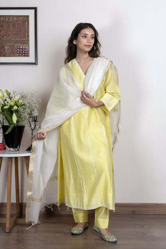 Off white Chanderi dupatta with zari border