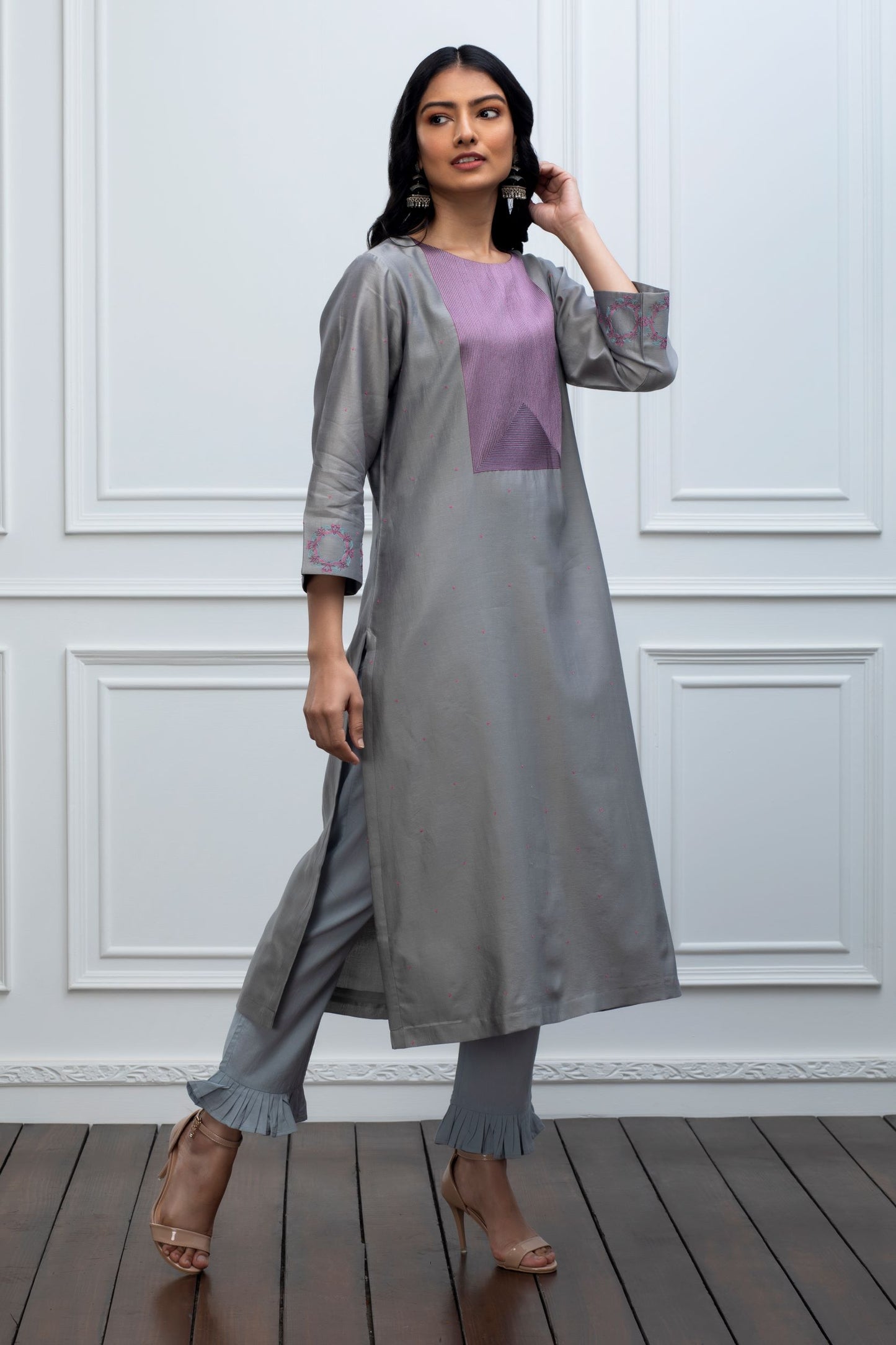 GREY CHANDERI