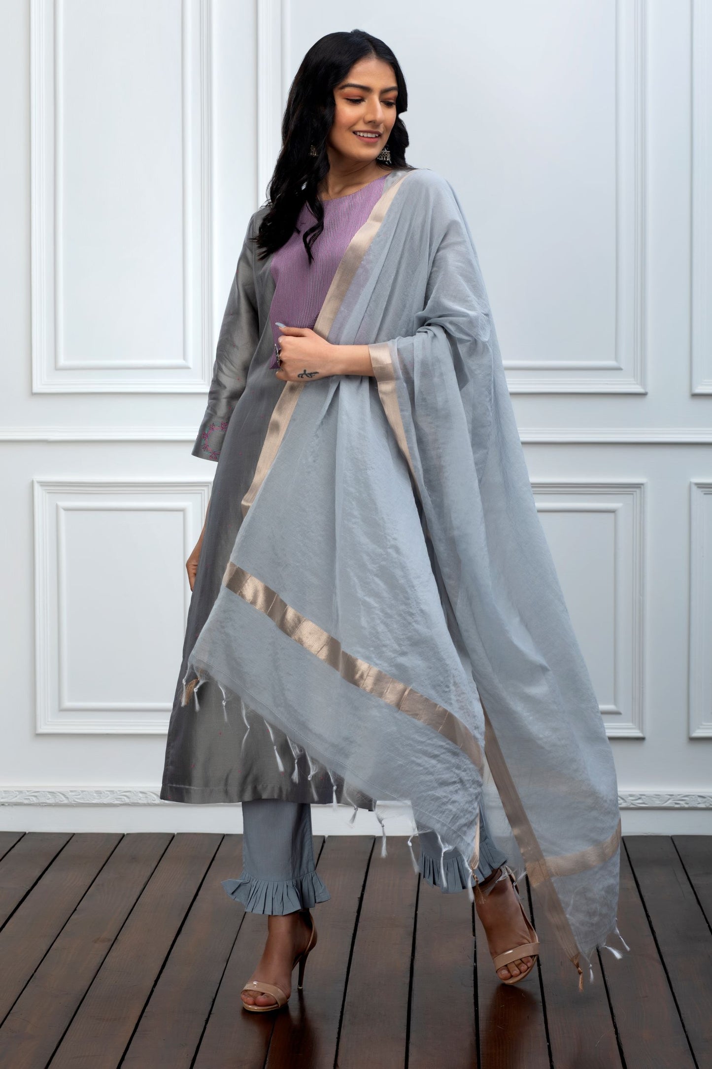 GREY CHANDERI