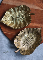 Load image into Gallery viewer, Golden Bliss Palm Leaf Bowl
