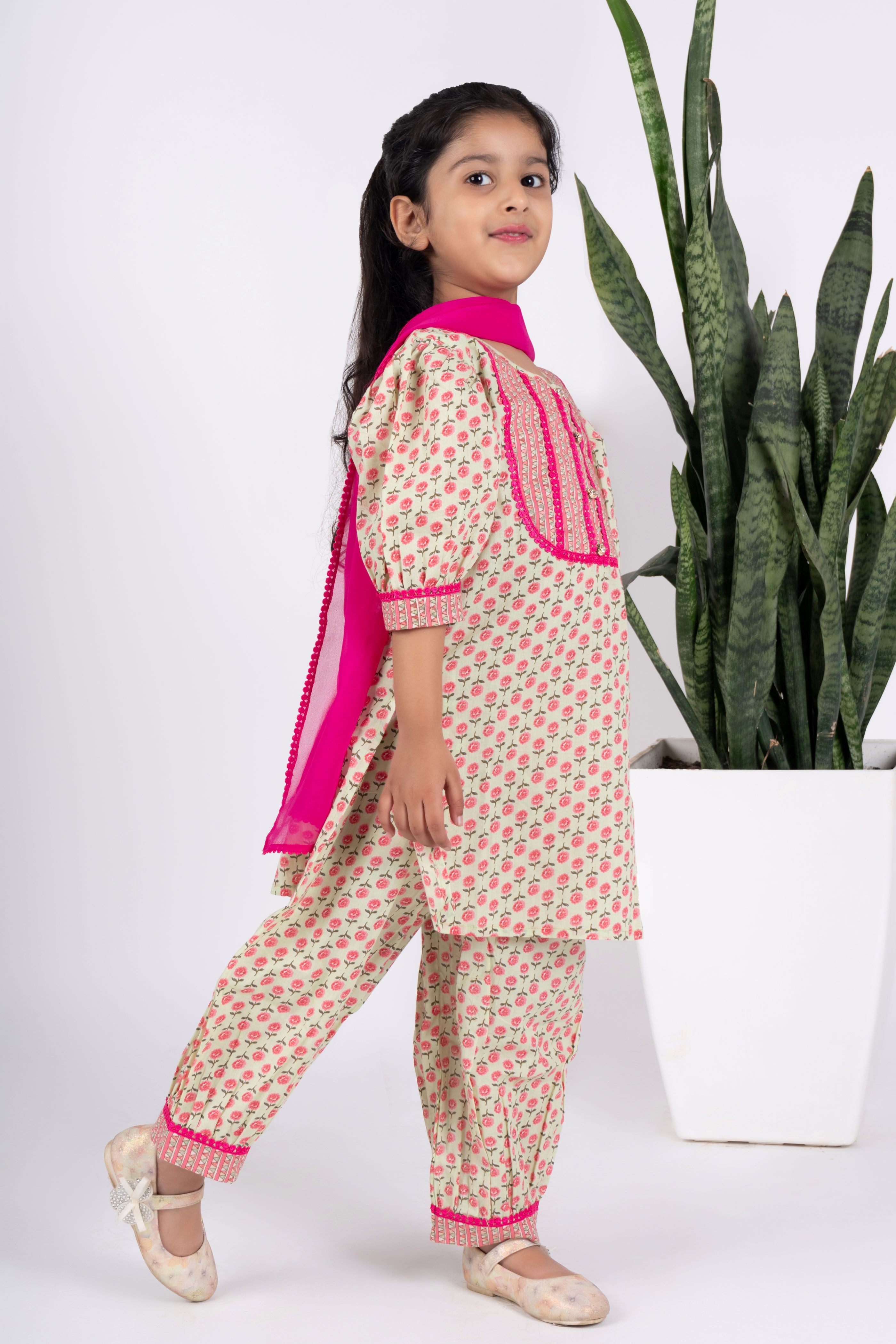 Girls beige kurta payjama set