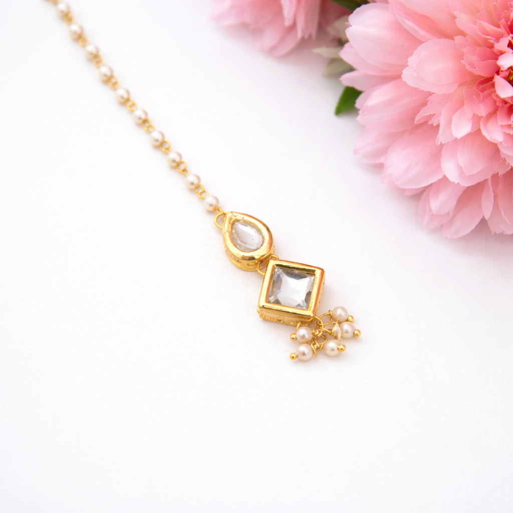 Small Kundan white tikka for girls