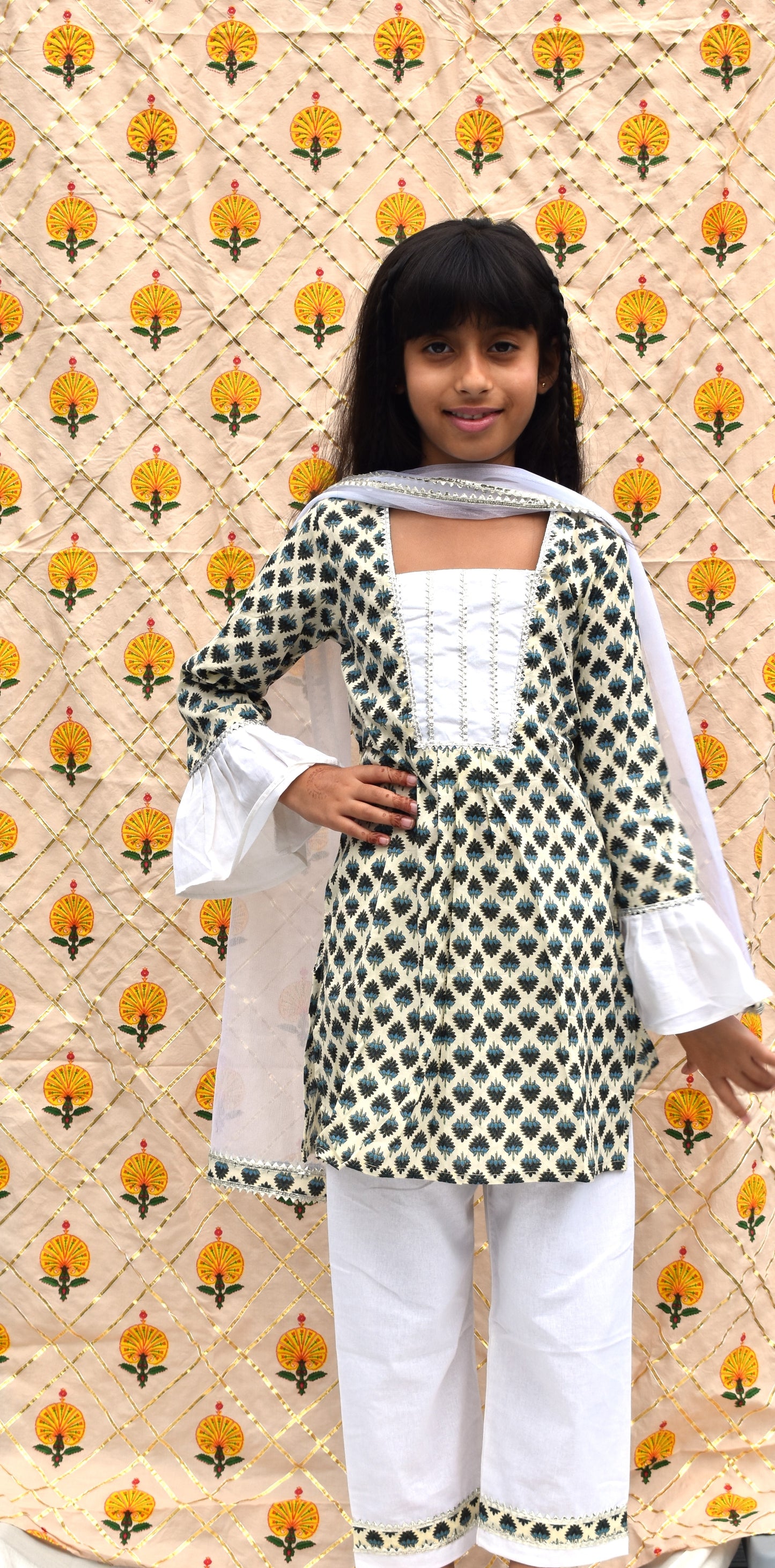 Sveta : Blue and white suit for girls.