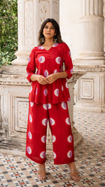 Load image into Gallery viewer, SAMAA CLAMP DYE CO-ORD SET IN RED
