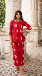 Load image into Gallery viewer, SAMAA CLAMP DYE CO-ORD SET IN RED
