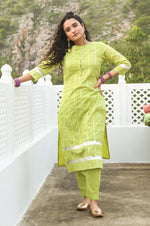 Load image into Gallery viewer, Suditi Green Kurta-Pant Set

